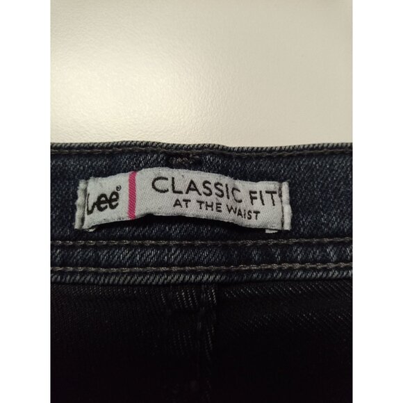Lee Women's Blue Classic Fit Dark Washed Straight Leg Jeans Size 6 Petite - Picture 3 of 4
